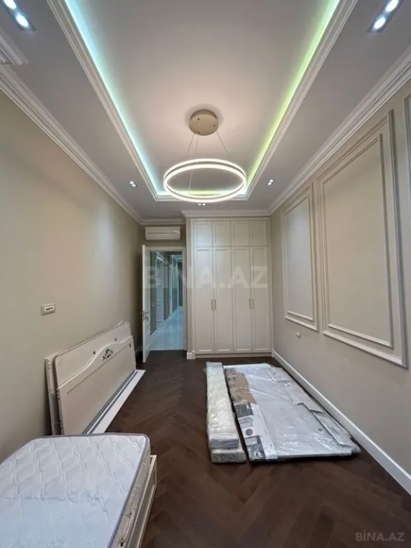 Satılır 4 otaqlı mənzil 235 m²