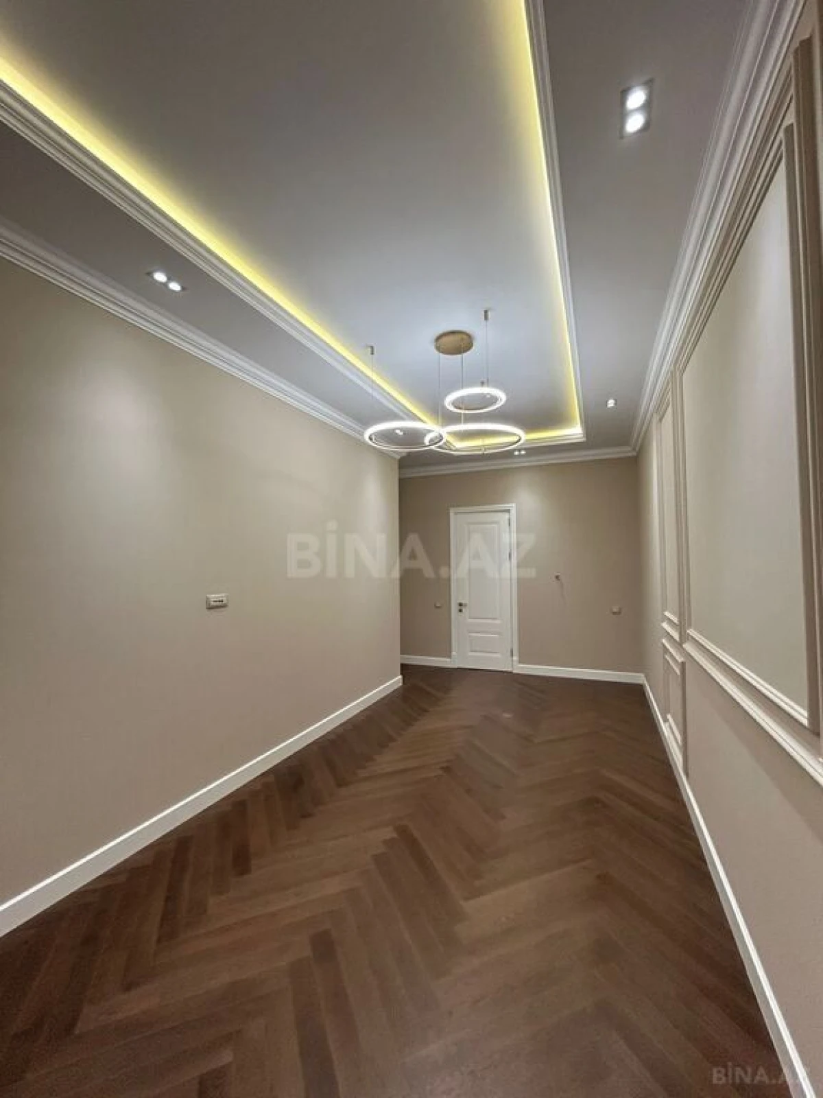 Satılır 4 otaqlı mənzil 235 m²