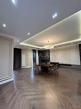 Satılır 4 otaqlı mənzil 235 m²