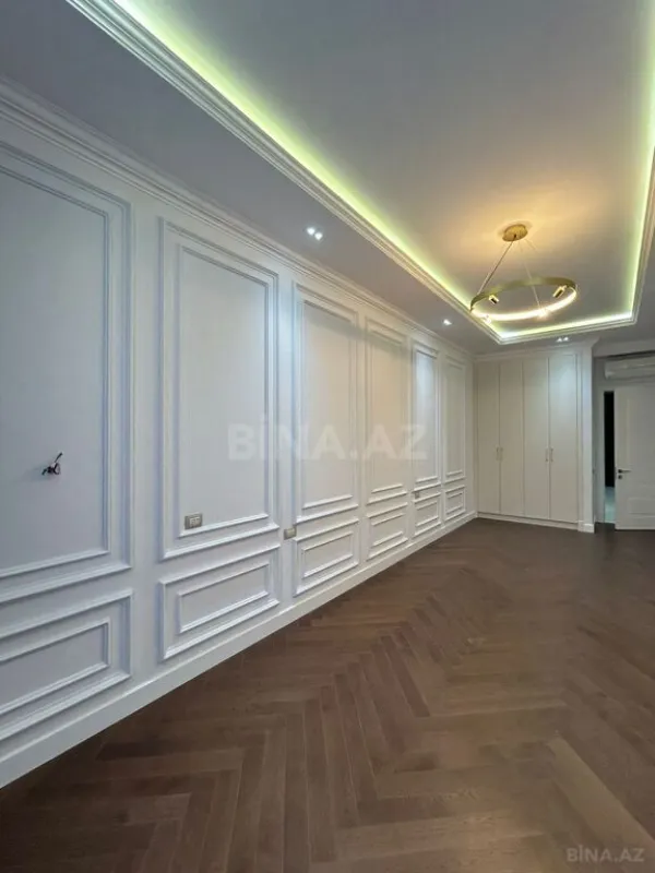 Satılır 4 otaqlı mənzil 235 m²