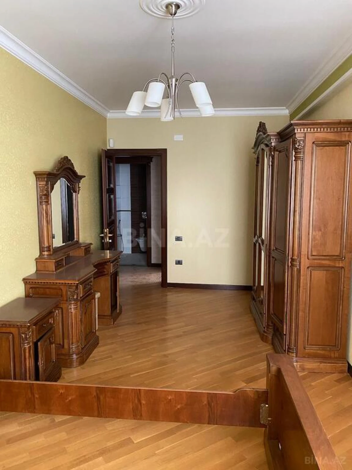 Satılır 4 otaqlı mənzil 170 m²