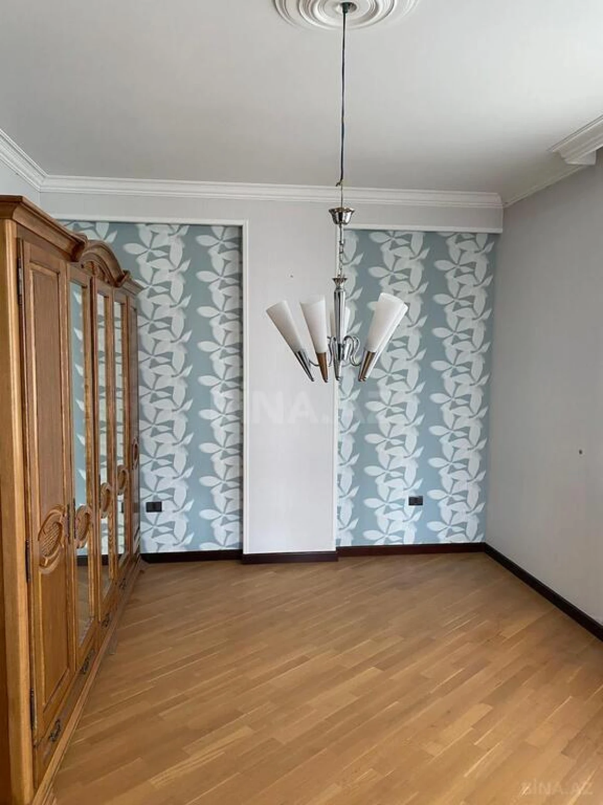 Satılır 4 otaqlı mənzil 170 m²