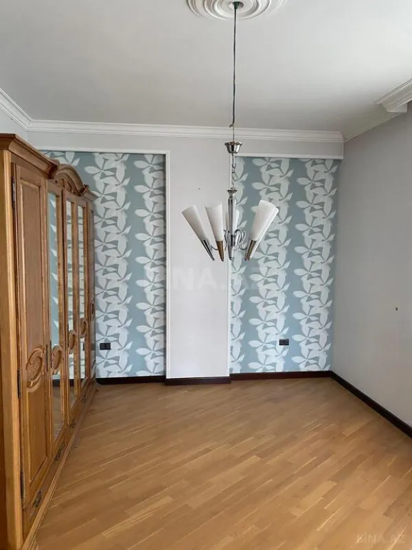 Satılır 4 otaqlı mənzil 170 m²