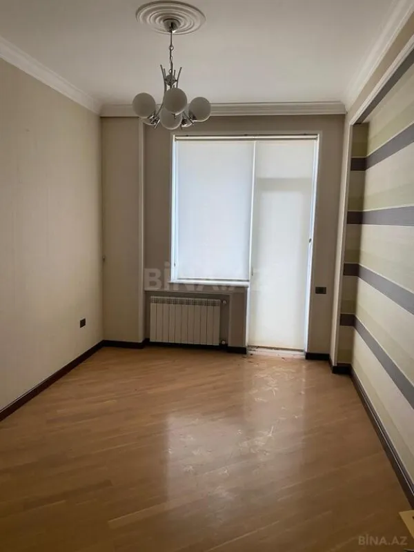 Satılır 4 otaqlı mənzil 170 m²