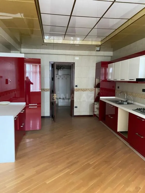 Satılır 4 otaqlı mənzil 170 m²