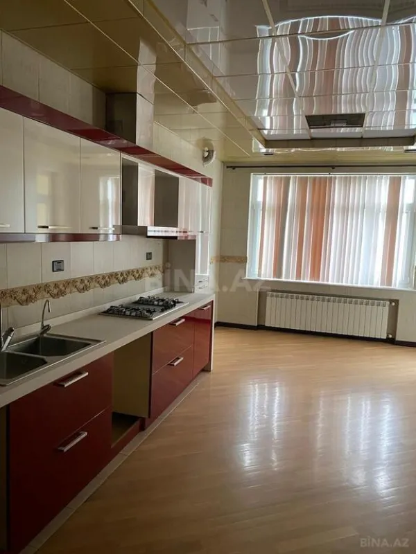 Satılır 4 otaqlı mənzil 170 m²