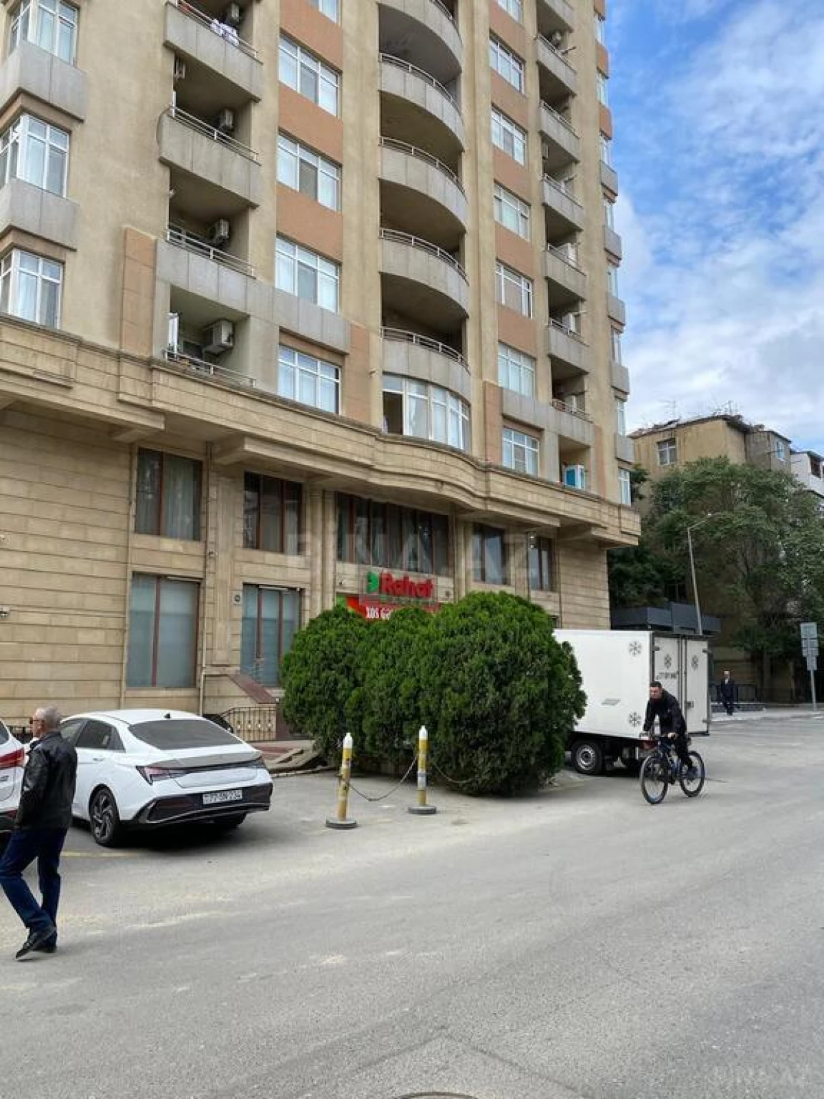 Satılır 4 otaqlı mənzil 170 m²