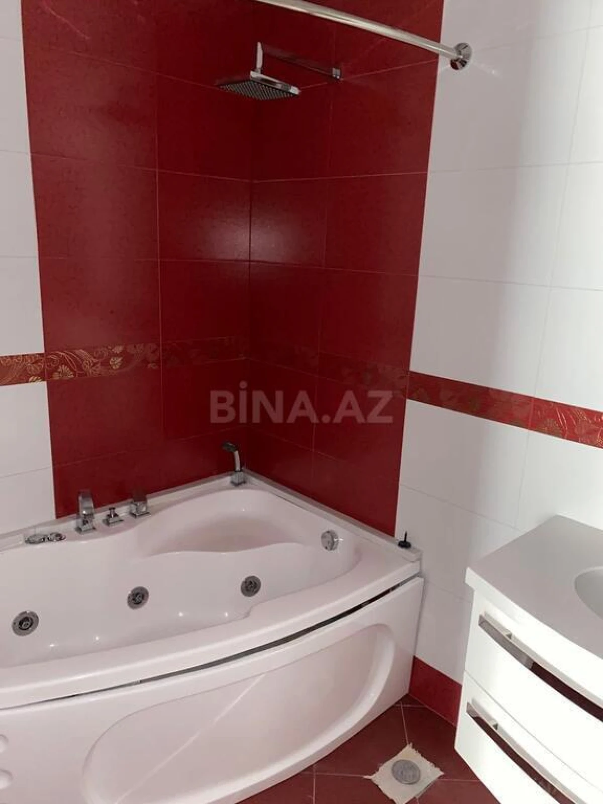 Satılır 4 otaqlı mənzil 170 m²