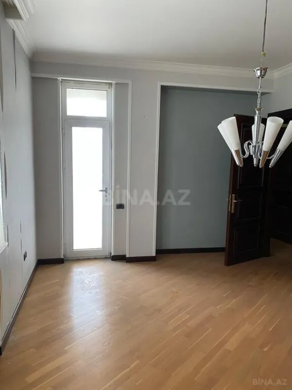 Satılır 4 otaqlı mənzil 170 m²