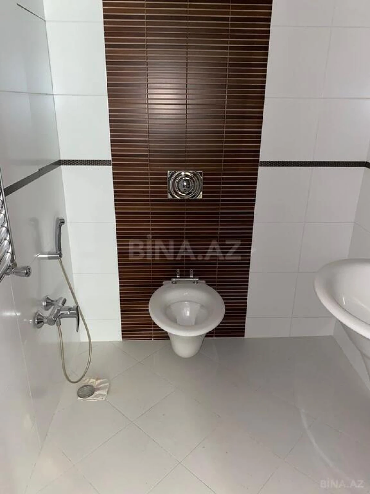 Satılır 4 otaqlı mənzil 170 m²