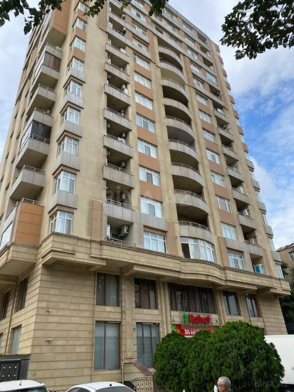 Satılır 4 otaqlı mənzil 170 m²