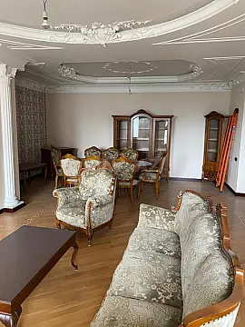 Satılır 4 otaqlı mənzil 170 m²