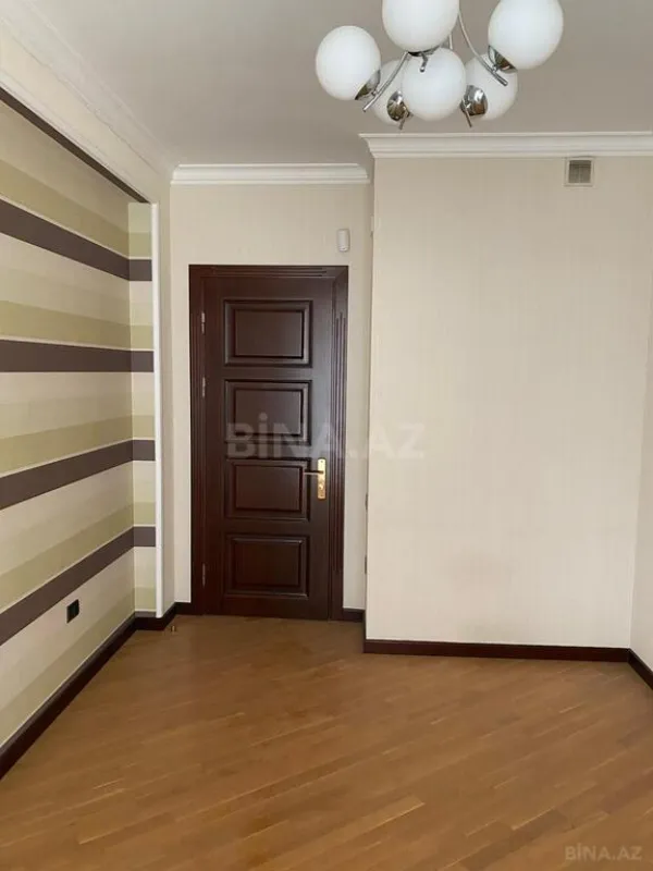 Satılır 4 otaqlı mənzil 170 m²