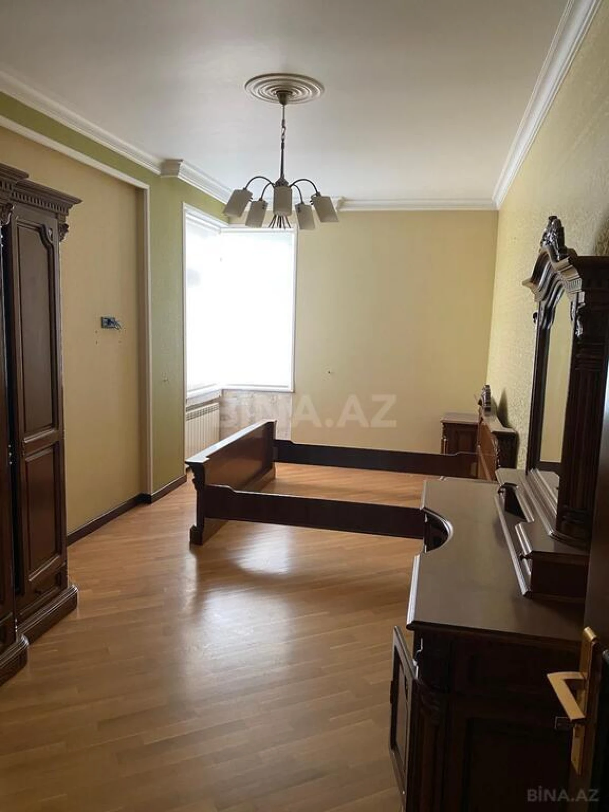 Satılır 4 otaqlı mənzil 170 m²