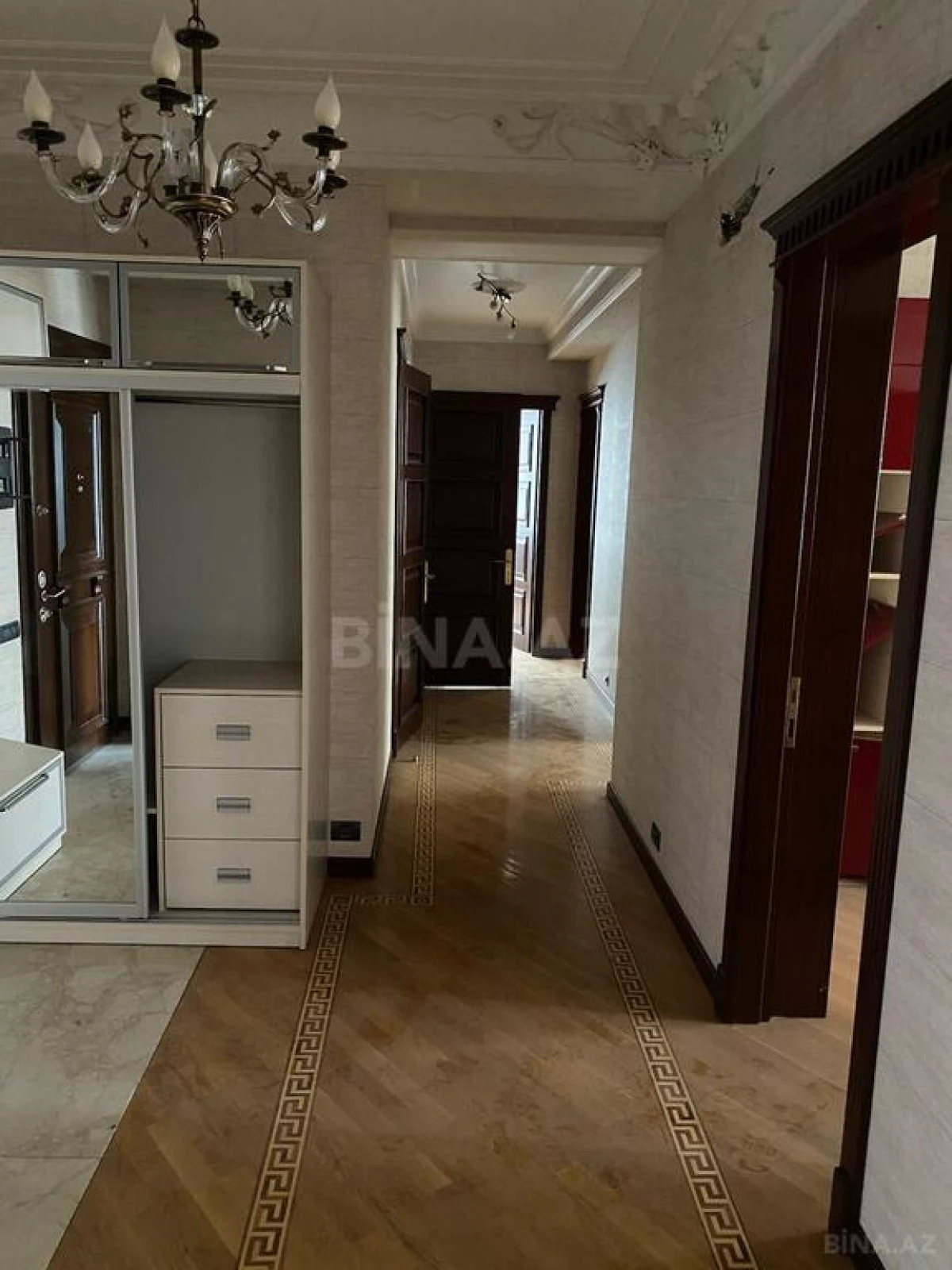 Satılır 4 otaqlı mənzil 170 m²