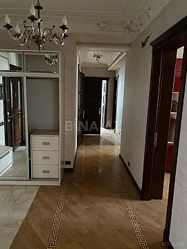 Satılır 4 otaqlı mənzil 170 m²