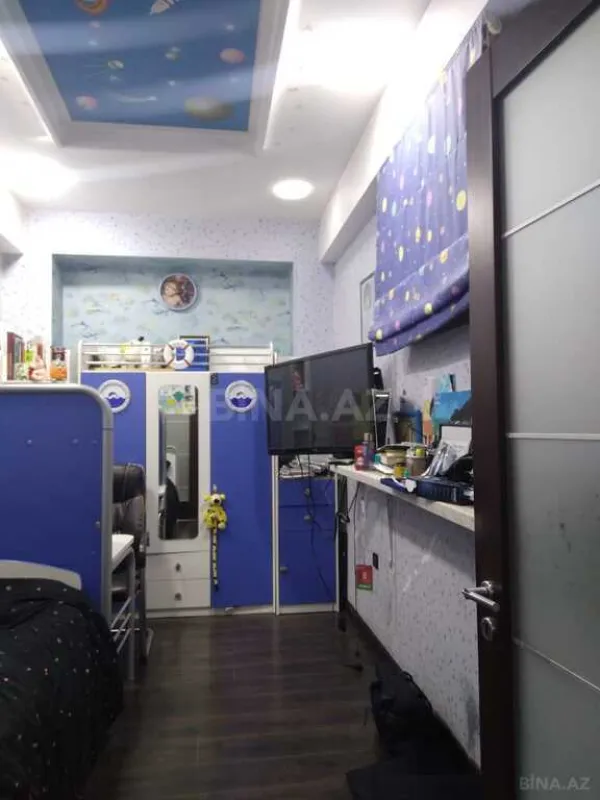 Satılır 6 otaqlı mənzil 176 m²