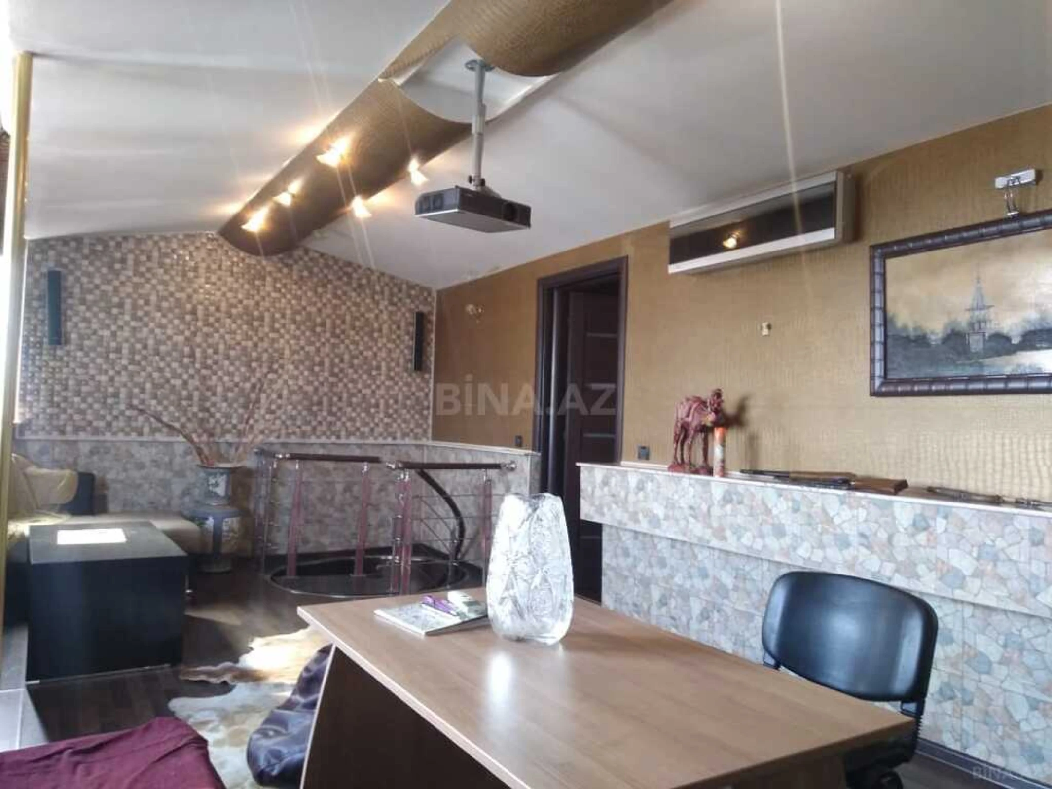 Satılır 6 otaqlı mənzil 176 m²