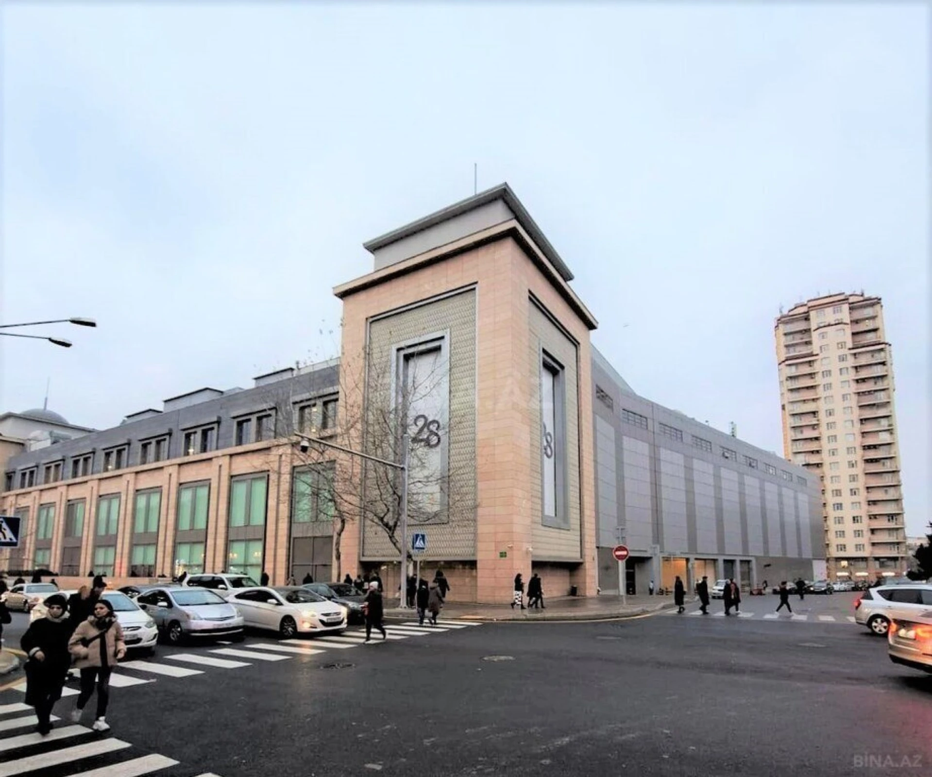 Satılır 6 otaqlı mənzil 176 m²