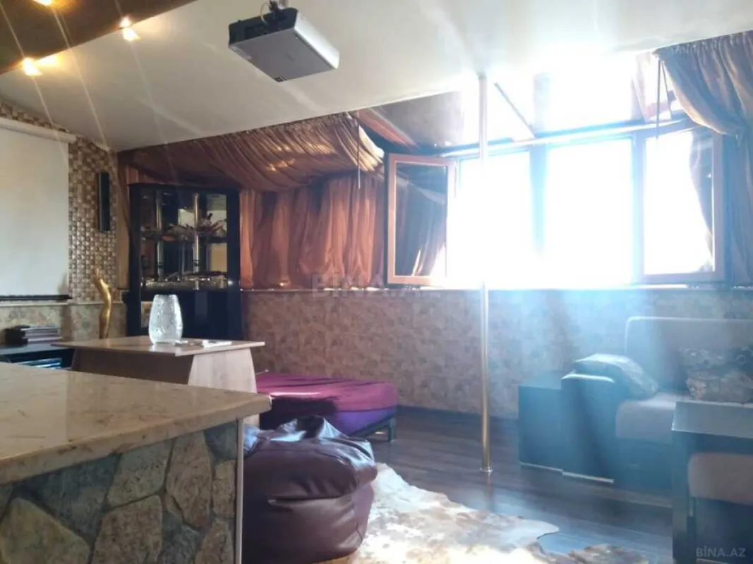 Satılır 6 otaqlı mənzil 176 m²