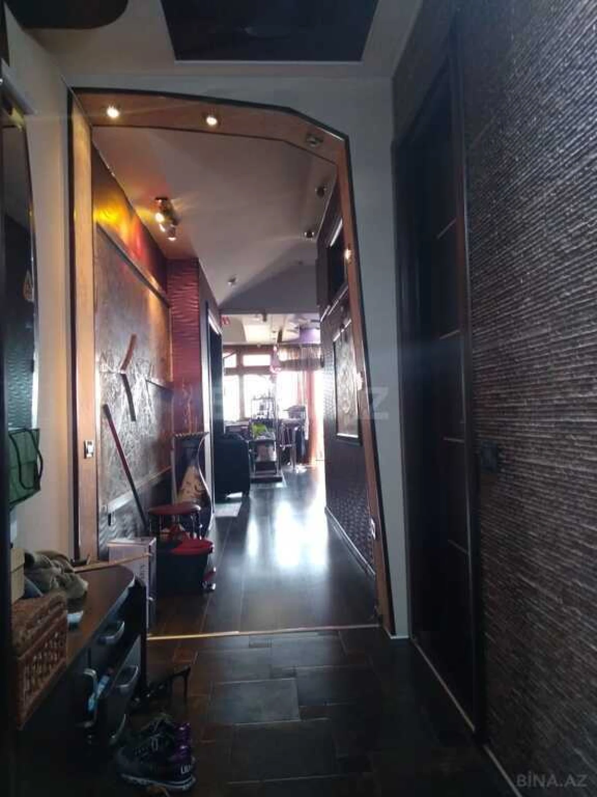 Satılır 6 otaqlı mənzil 176 m²