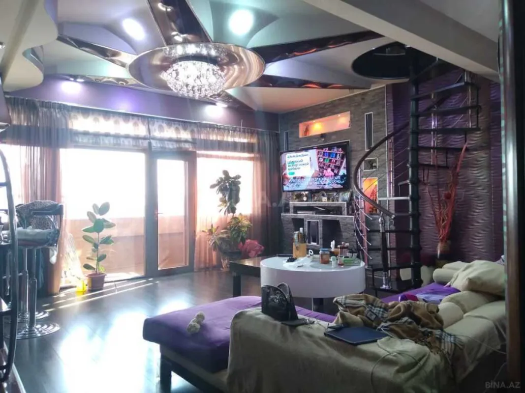 Satılır 6 otaqlı mənzil 176 m²