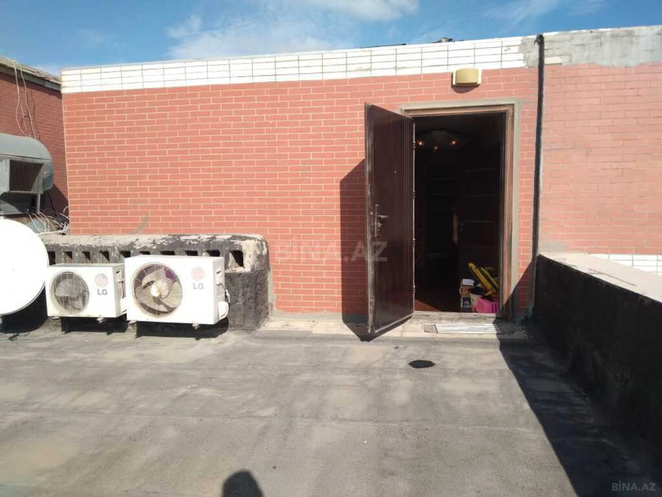 Satılır 6 otaqlı mənzil 176 m²