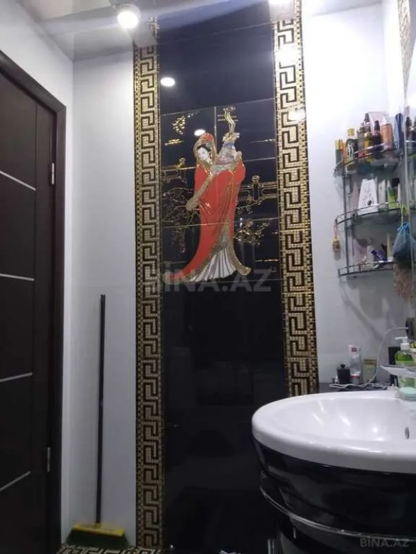 Satılır 6 otaqlı mənzil 176 m²