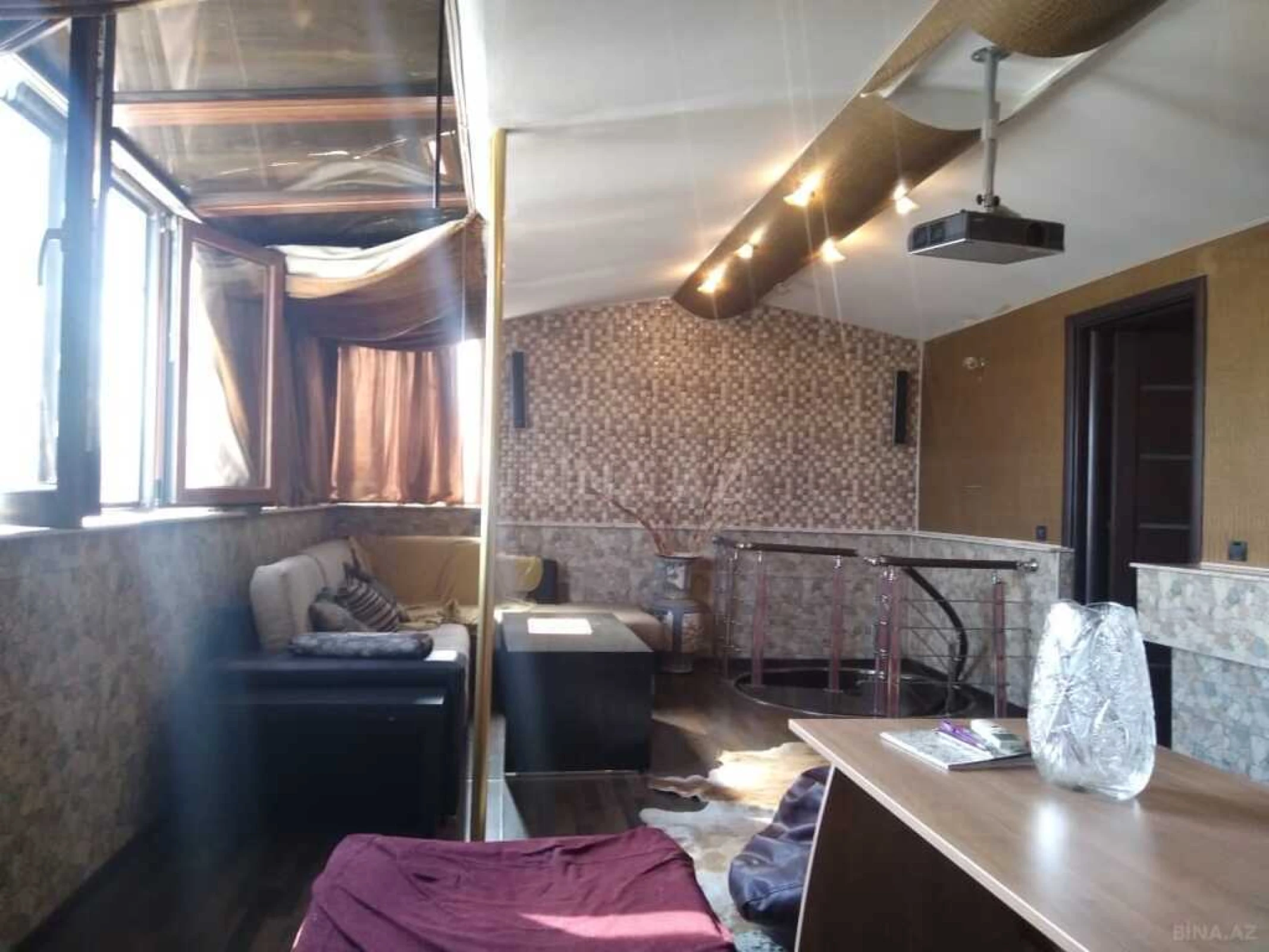 Satılır 6 otaqlı mənzil 176 m²