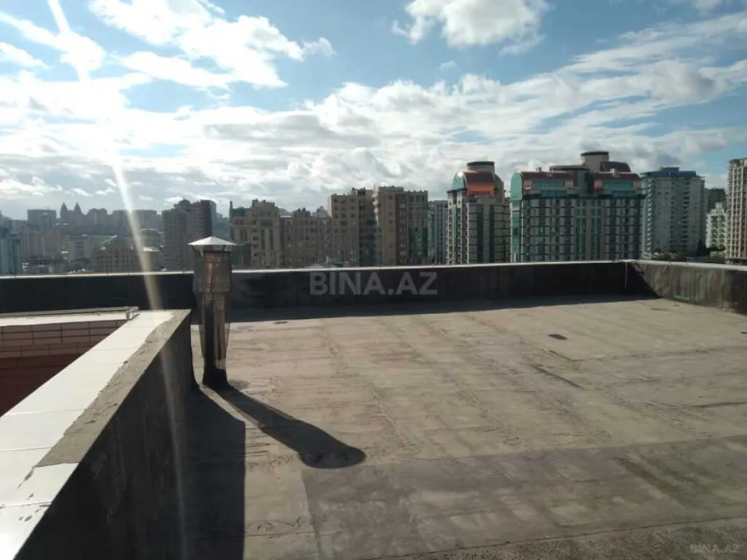 Satılır 6 otaqlı mənzil 176 m²