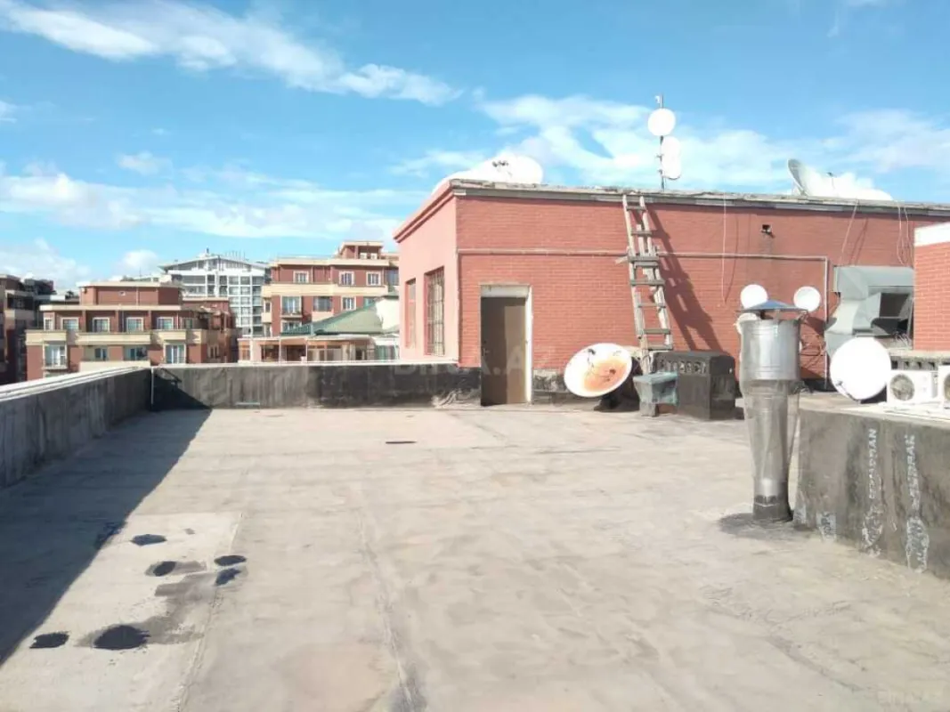 Satılır 6 otaqlı mənzil 176 m²