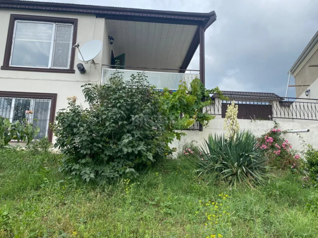 Satılır 4 otaqlı həyət evi 140 m²