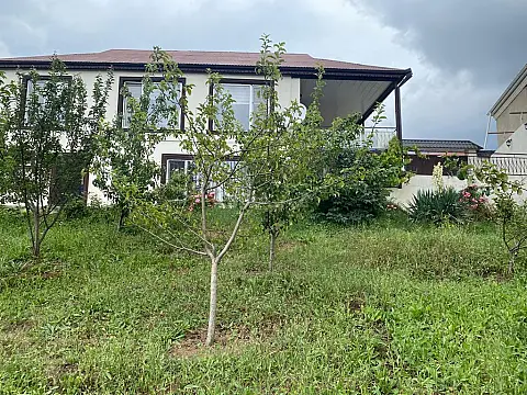 Satılır 4 otaqlı həyət evi 140 m²