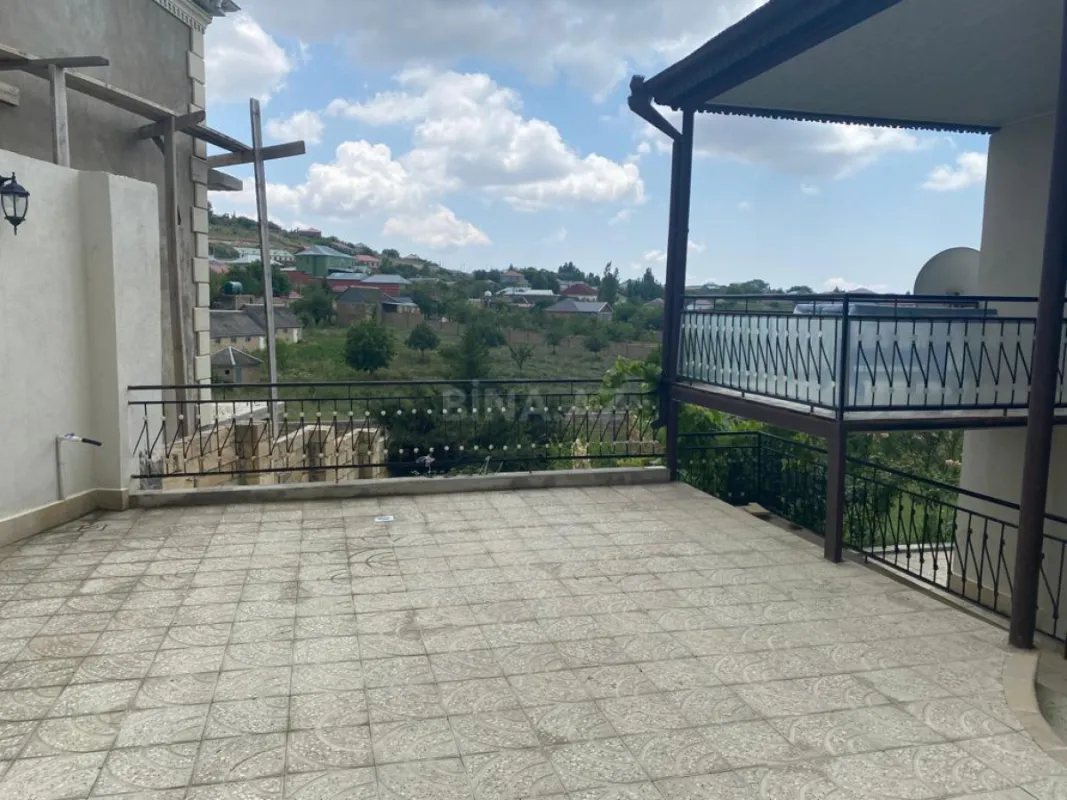 Satılır 4 otaqlı həyət evi 140 m²