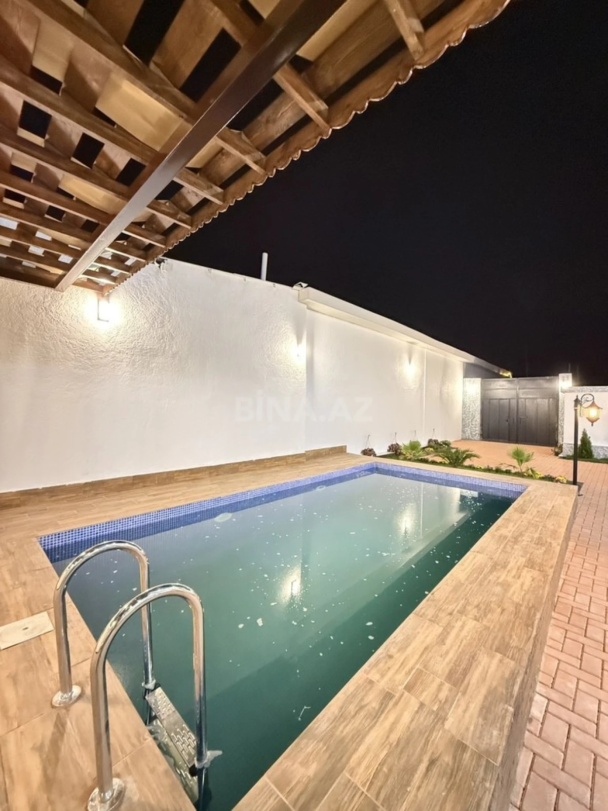 Satılır 5 otaqlı həyət evi 200 m²