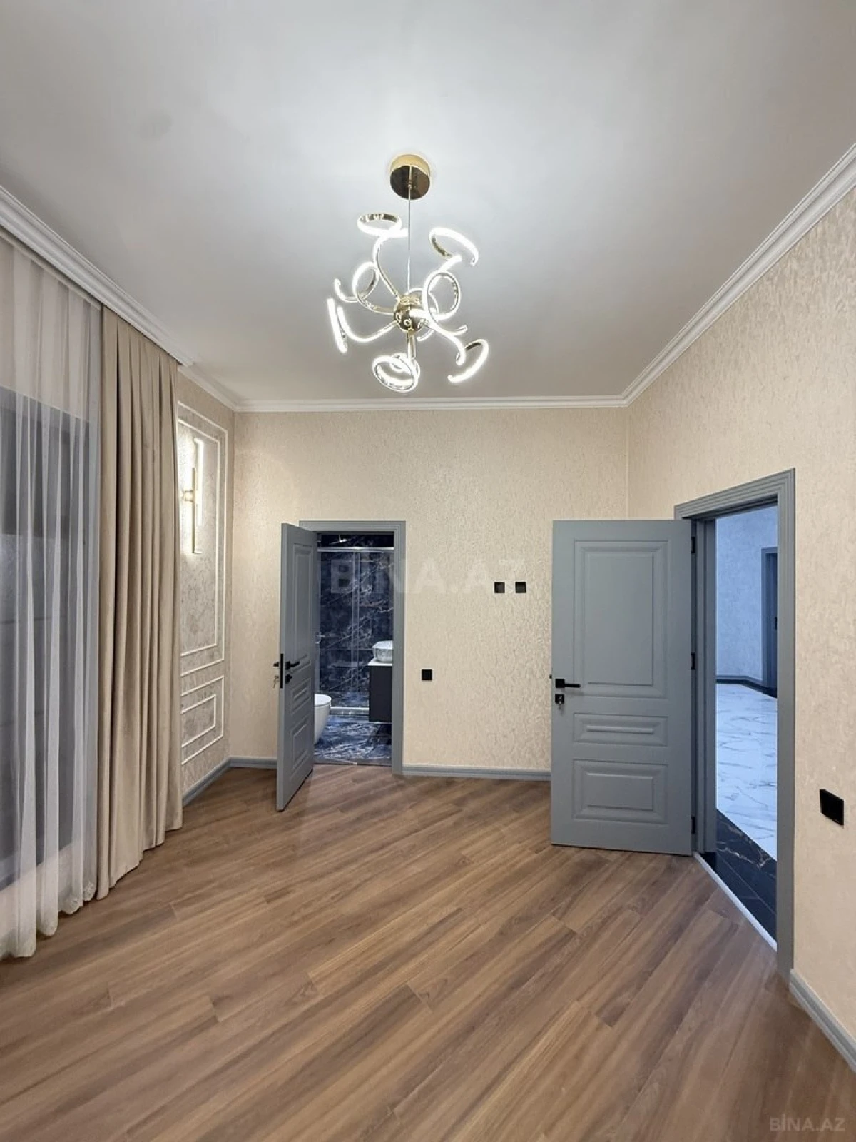 Satılır 5 otaqlı həyət evi 200 m²