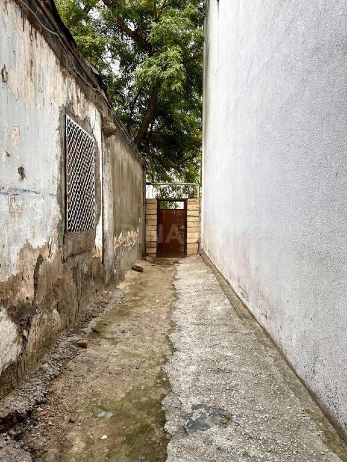 Satılır 8 otaqlı həyət evi 300 m²