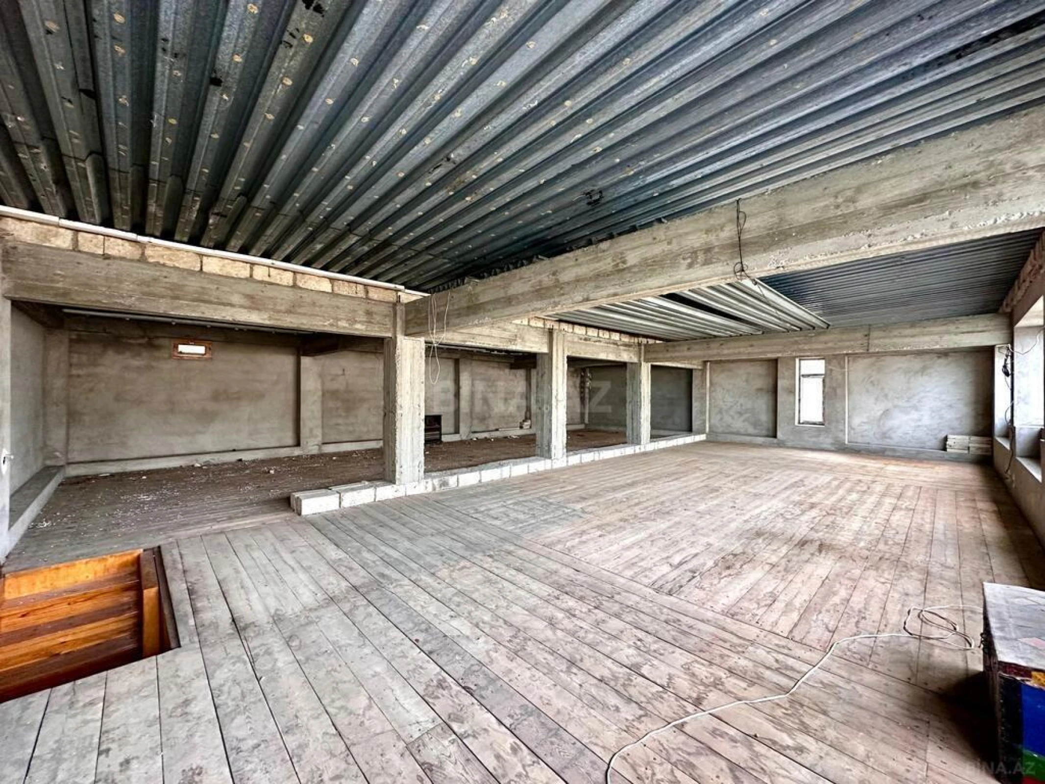 Satılır 8 otaqlı həyət evi 300 m²