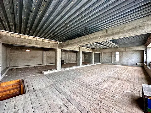 Satılır 8 otaqlı həyət evi 300 m²