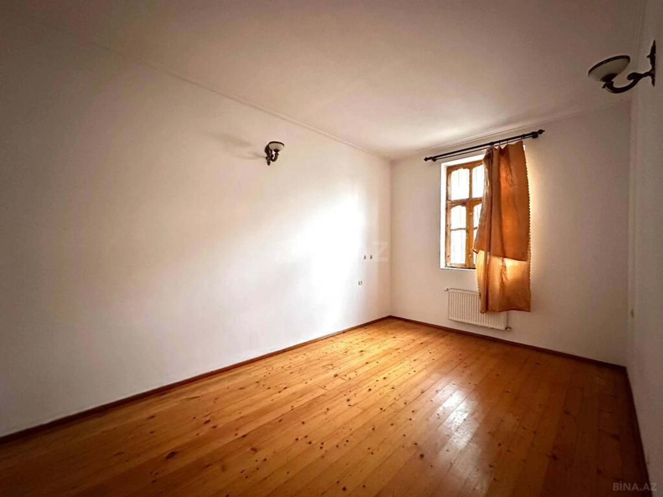 Satılır 8 otaqlı həyət evi 300 m²