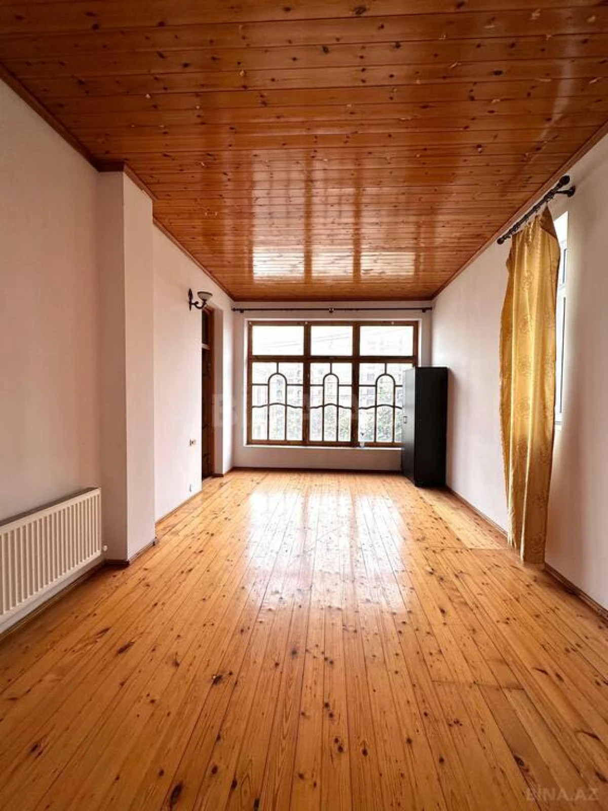 Satılır 8 otaqlı həyət evi 300 m²