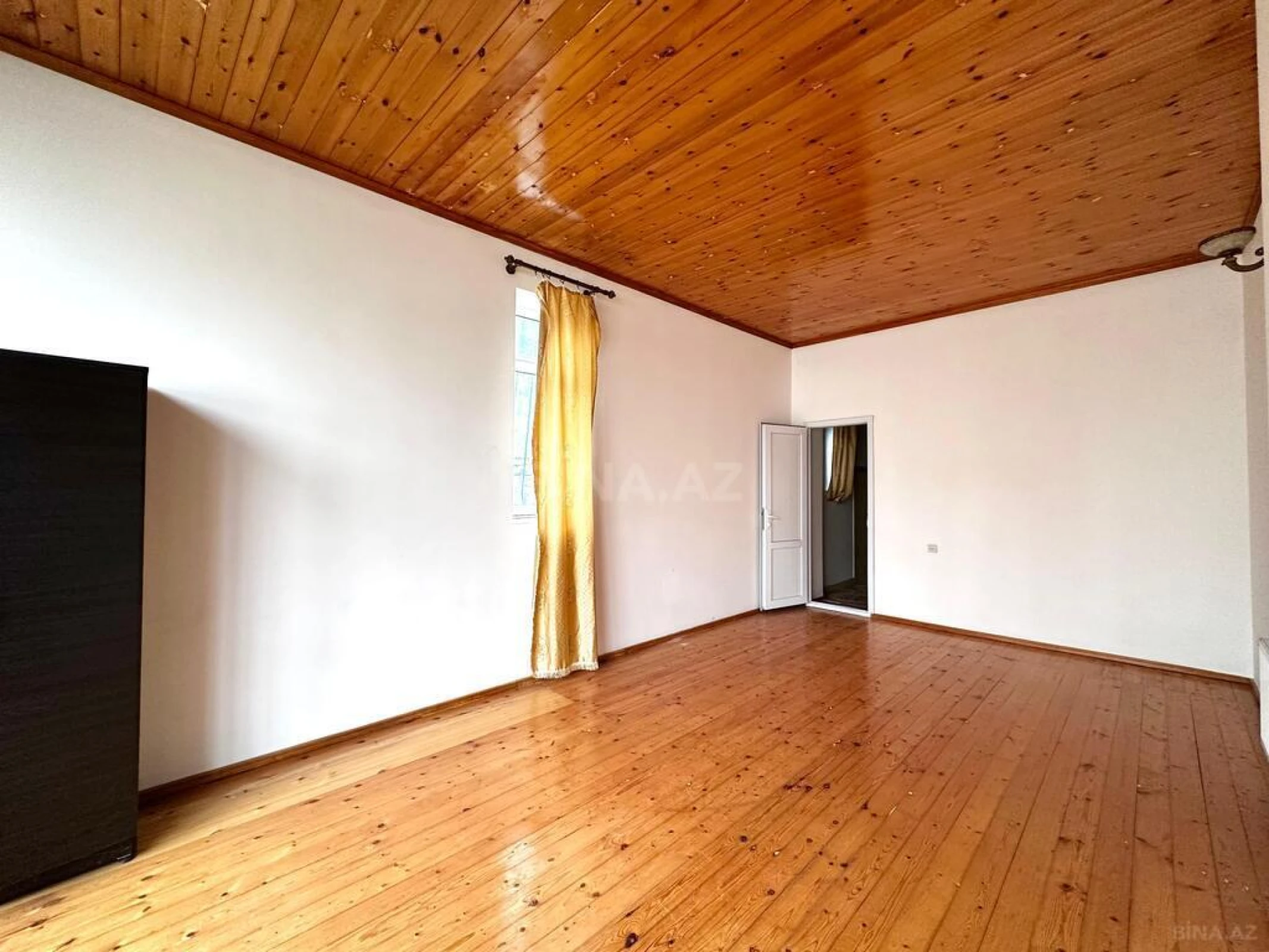 Satılır 8 otaqlı həyət evi 300 m²