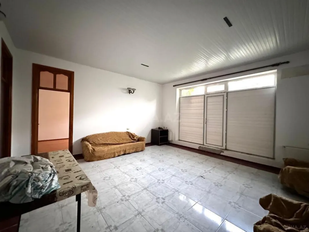 Satılır 8 otaqlı həyət evi 300 m²