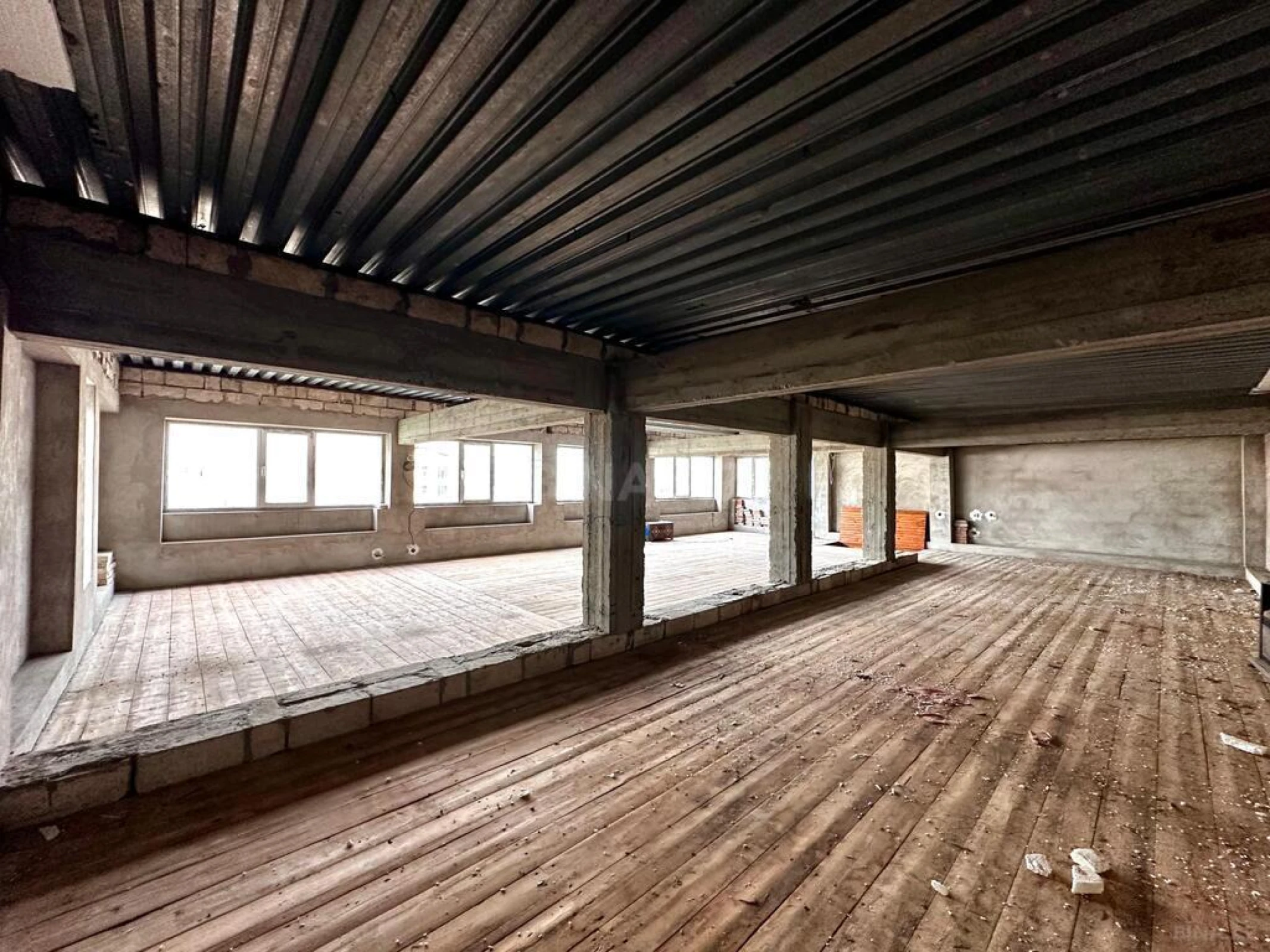 Satılır 8 otaqlı həyət evi 300 m²