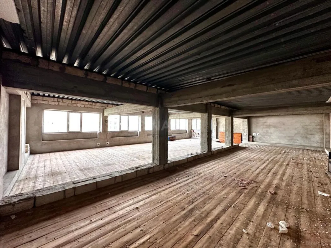 Satılır 8 otaqlı həyət evi 300 m²