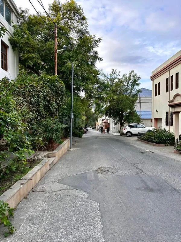 Satılır 8 otaqlı həyət evi 300 m²