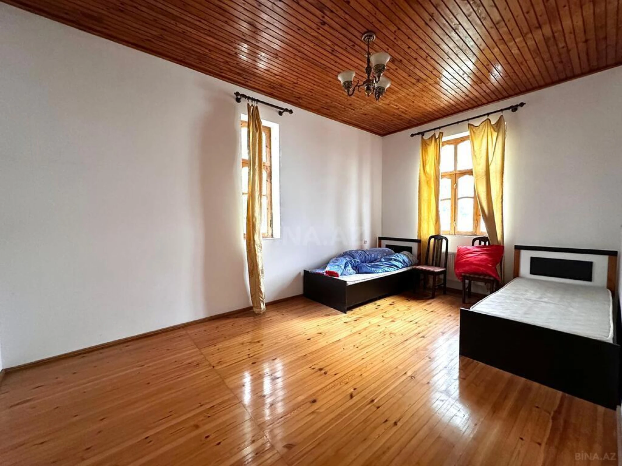 Satılır 8 otaqlı həyət evi 300 m²
