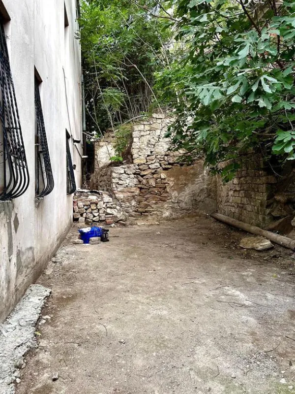 Satılır 8 otaqlı həyət evi 300 m²