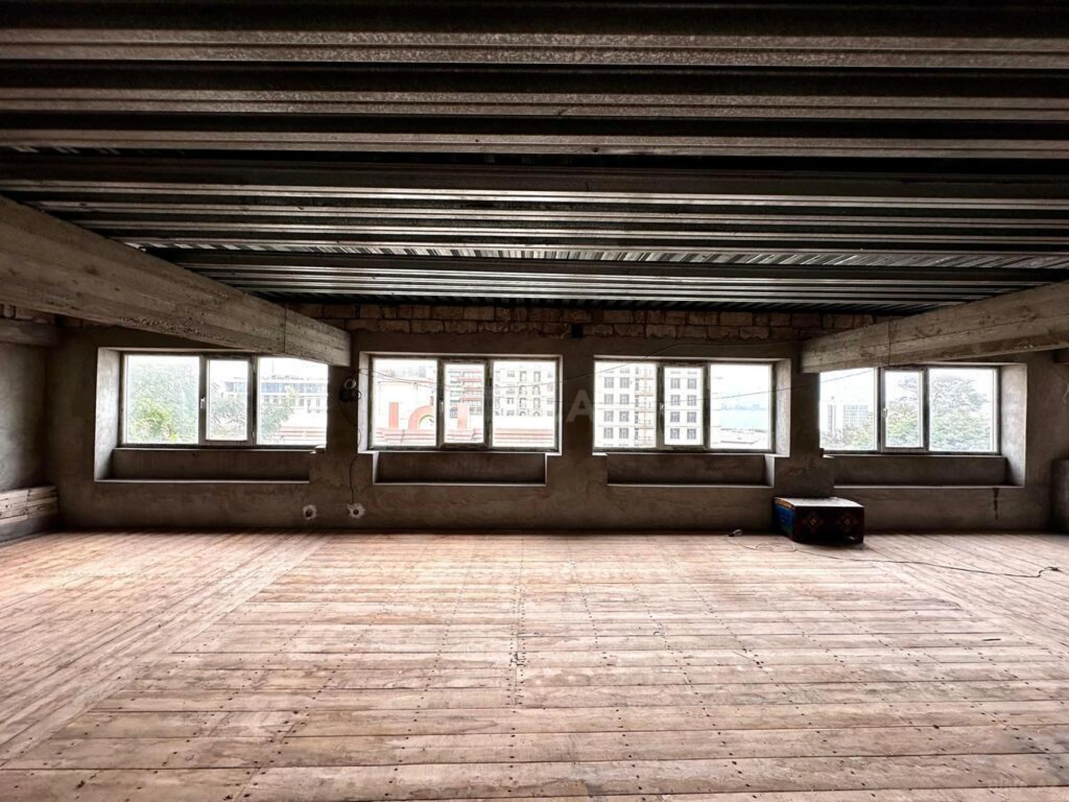 Satılır 8 otaqlı həyət evi 300 m²