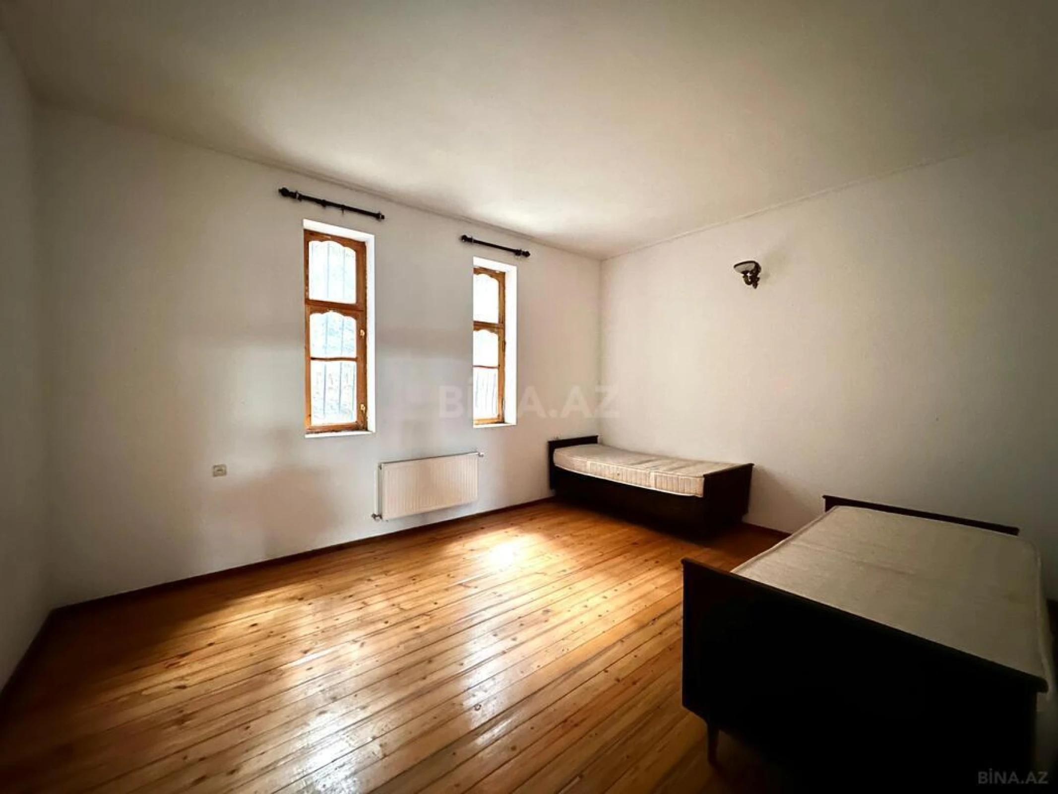 Satılır 8 otaqlı həyət evi 300 m²